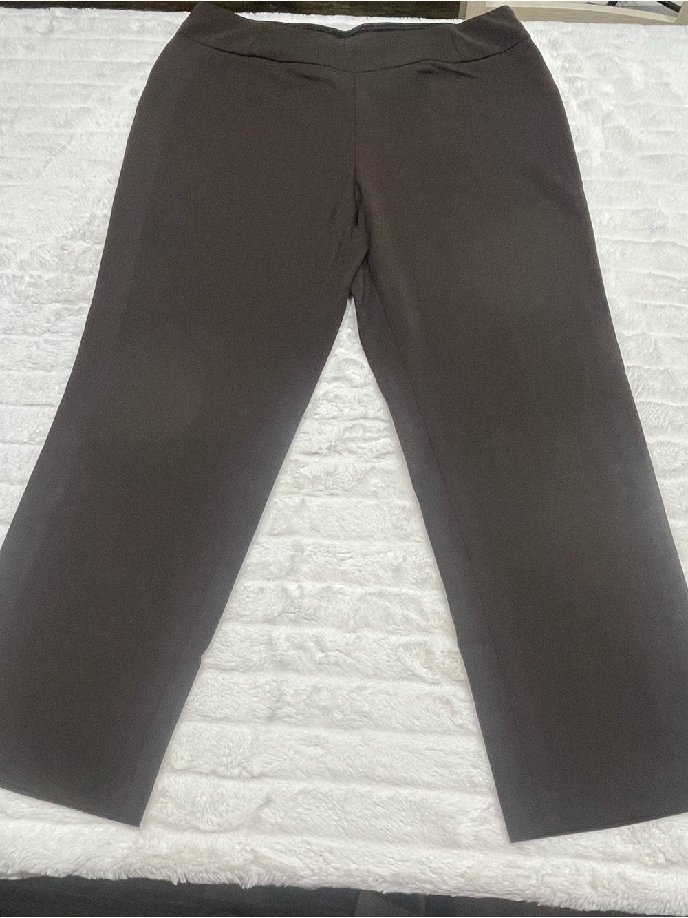 Women’s Classic Straight-Leg Pants in Dark Brown